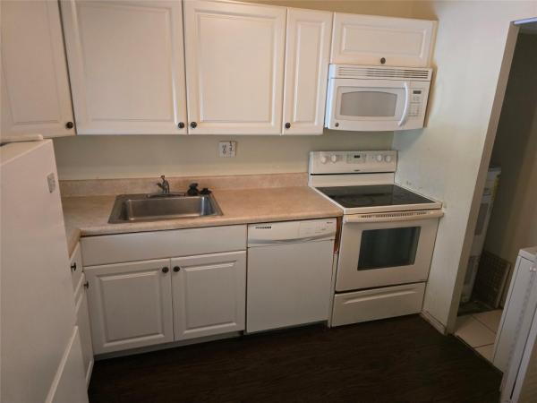 Versailles Gardens, 8000 Fairview Dr #205, Tamarac, Florida 33321, image 2