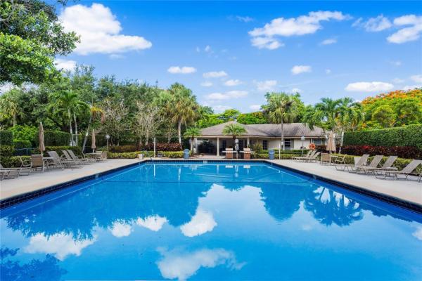 Oaks Way At Palm-Aire, 535 Oaks Dr #404, Pompano Beach, Florida 33069, image 2
