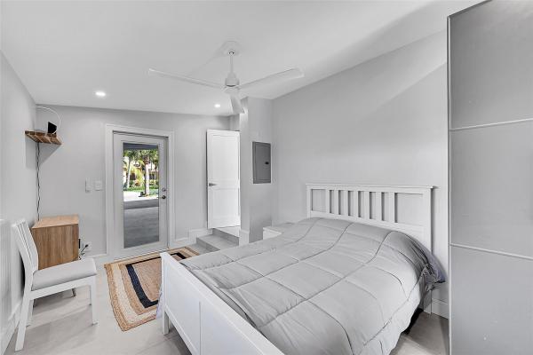 Snug Harbor, 441 SE 14th Ave, Pompano Beach, Florida 33060, image 2