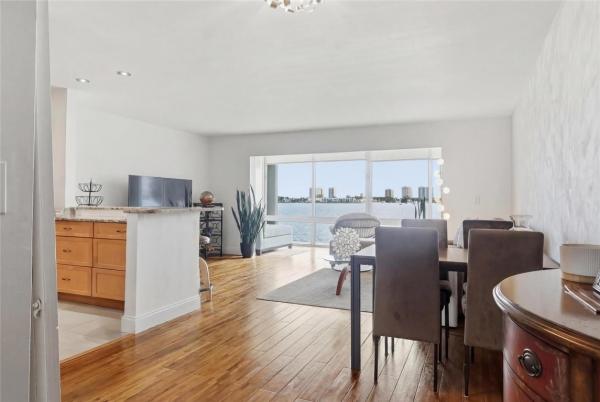 Wilshire North, 2936 Lake Shore Dr #204, Riviera Beach, Florida 33404, image 3