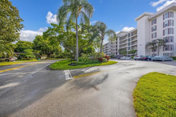 Palm-Aire Country Club 1, 2850 N Palm Aire Dr #104, Pompano Beach, Florida 33069, image 3