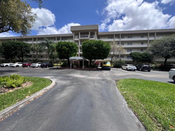Palm-Aire Country Club 6, 3850 Oaks Clubhouse Dr #403, Pompano Beach, Florida 33069, image 3