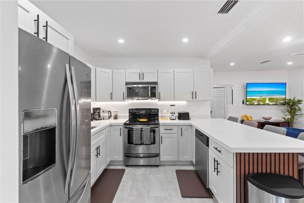 Central Oakland Park, 719 NE 36th St, Oakland Park, Florida 33334, image 1