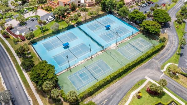 405 Liberty Ct, Deerfield Beach, Florida 33442, image 2