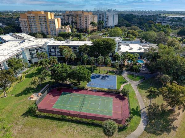 Palm-Aire Country Club 4, 3080 N Course Dr #304, Pompano Beach, Florida 33069, image 1