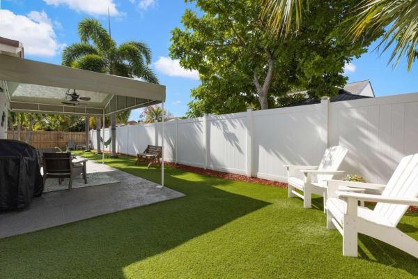 Le Chalet, 8101 Rose Marie Cir, Boynton Beach, Florida 33472, image 2
