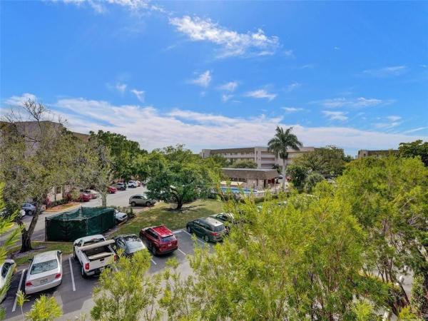 Sunrise Lakes 4, 2704 NW 104th Ave #308, Sunrise, Florida 33322, image 2