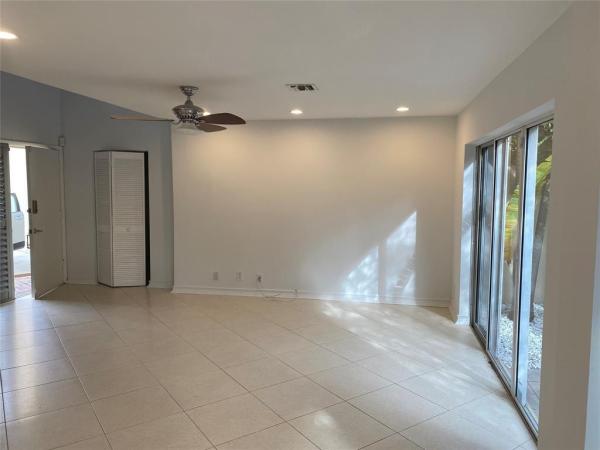 Colee Hammock, 101 SE 15th Ave #E, Fort Lauderdale, Florida 33301, image 3