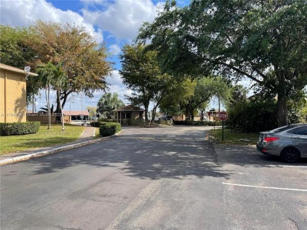 Lago Grande, 2605 W 67th Pl #13-10, Hialeah, Florida 33016, image 1
