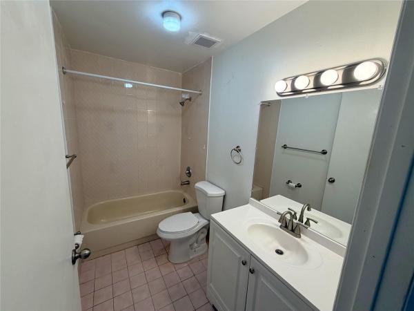 Bird Lakes Townhouses, 4804 SW 145th Ave, Kendale Lakes, Florida 33175, image 2