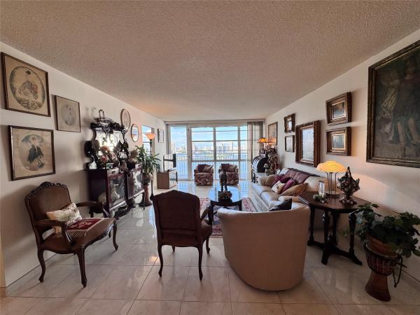 Winston Towers 500, 301 174th St #2202, Sunny Isles Beach, Florida 33160, image 2