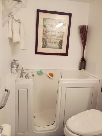 Woodlake, 462 Golden Isles Dr #110, Hallandale Beach, Florida 33009, image 3
