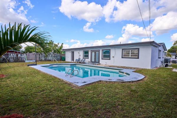 Scott Lake Manor, 1272 NW 172nd Ter, Miami Gardens, Florida 33169, image 2