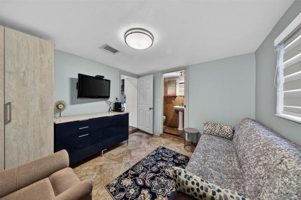 Gulfstream Estates, 918 NE 4th St, Hallandale Beach, Florida 33009, image 1