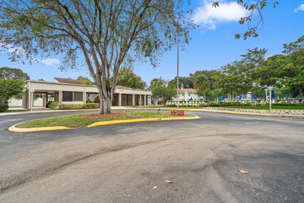 La Bonne Vie At Palm-Aire, 4620 W Mcnab Rd #B1, Pompano Beach, Florida 33069, image 1