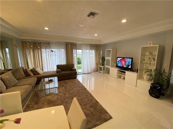 La Mirage Of Harbor Village, 21135 Helmsman Dr #O-12, Aventura, Florida 33180, image 1