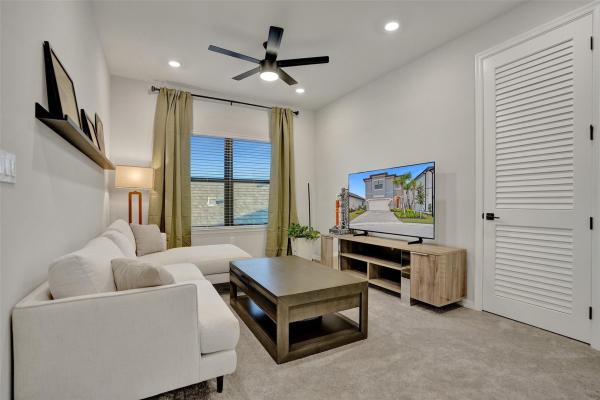 Oak Tree, 4422 S Silverwood Ln, Oakland Park, Florida 33309, image 3