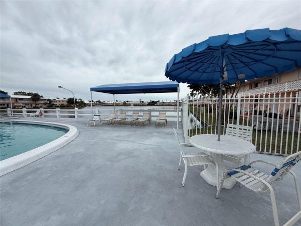 1000 SW 10th Ter #9P, Hallandale Beach, Florida 33009, image 2