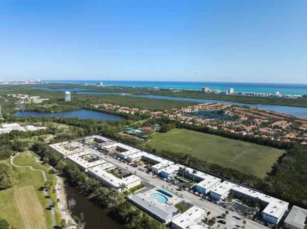 Crystal Court Manor, 1455 N 12th Ct #2B, Hollywood, Florida 33019, image 2