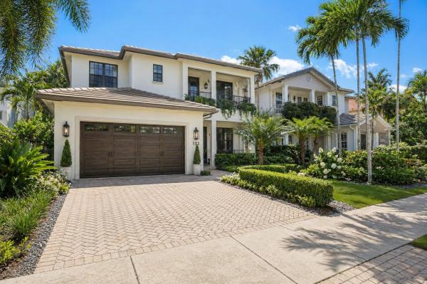 Petite, 132 NE 21st Ct, Wilton Manors, Florida 33305, image 2