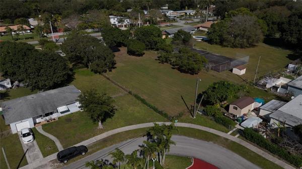 Biscayne Gardens, 940 NW 151st St, Golden Glades, Florida 33169, image 2