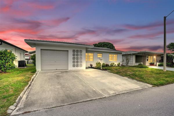 Mainlands Of Tamarac Lakes, 4953 NW 48th Ave, Tamarac, Florida 33319, image 1