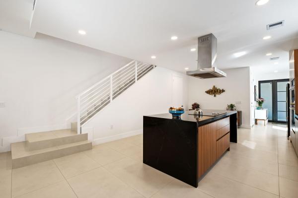 Victoria Park Village, 907 NE 16th Ave, Fort Lauderdale, Florida 33304, image 3