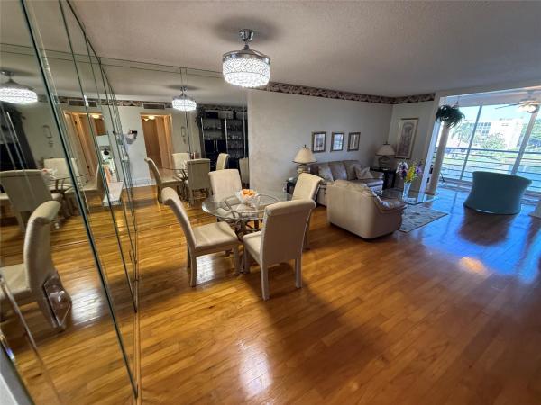 Meadowbrook Lakes, 425 SE 11th Ter #302, Dania Beach, Florida 33004, image 2