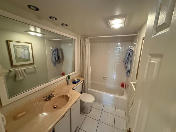 Meadowbrook Lakes, 425 SE 11th Ter #302, Dania Beach, Florida 33004, image 1