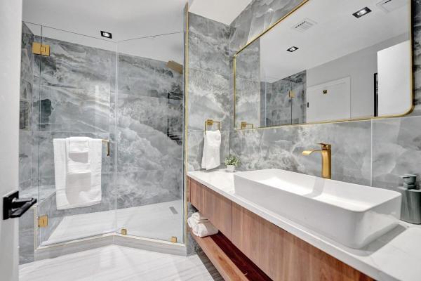 Davis Isles, 4417 SW 38th Ter, Dania Beach, Florida 33312, image 2