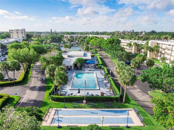 The Palms Of Deer Creek, 2460 Deer Creek Country Club Blvd #408-A, Deerfield Beach, Florida 33442, image 2