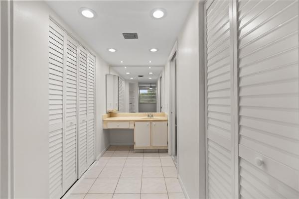 Eleuthera Village, 1801 Eleuthera Pt #J3, Coconut Creek, Florida 33066, image 2