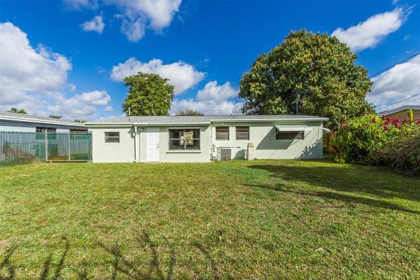 Heritage Homes, 7090 Scott St, Hollywood, Florida 33024, image 2