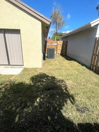 Hunter Run, 817 E Palm Run Dr, North Lauderdale, Florida 33068, image 3