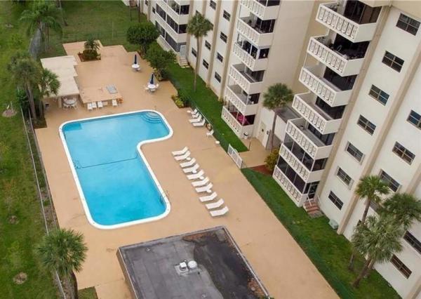 Canongate, 800 NE 195th St #605, Ives Estates, Florida 33179, image 2