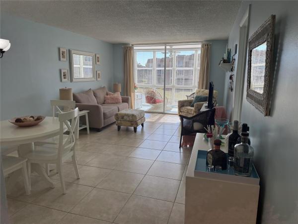 Sunrise Lakes 3, 2761 N Pine Island Rd #204, Sunrise, Florida 33322, image 3