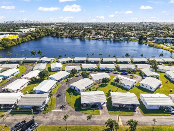 Sheridan Lakes Houses, 3140 Sheridan Ln #164, Hollywood, Florida 33021, image 1