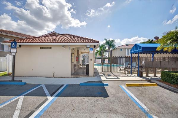 Riviera At Bonaventure, 245 Riviera Cir, Weston, Florida 33326, image 3