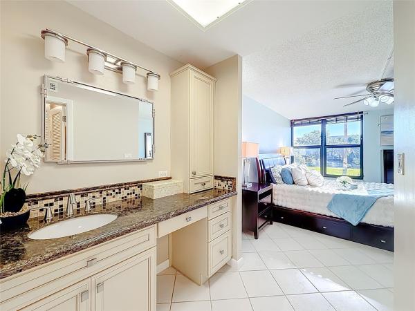 Boca Bayou, 13 Royal Palm Way #1010, Boca Raton, Florida 33432, image 2