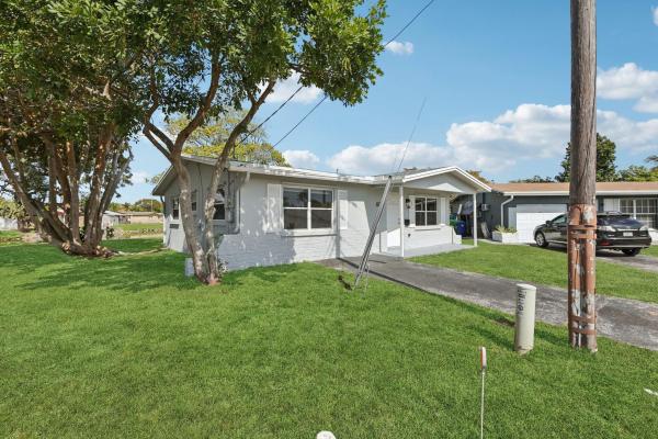 Gold Key Villas, 6901 NW 28th St, Sunrise, Florida 33313, image 1