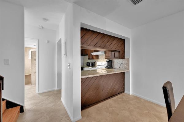 The Haylofts Of Coral Springs, 4011 Coral Springs Dr #13, Coral Springs, Florida 33065, image 2