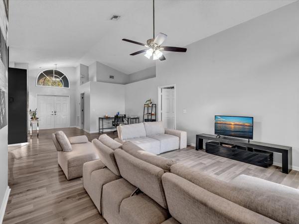 Brittany Village, 4379 Leicester Ct, West Palm Beach, Florida 33409, image 2