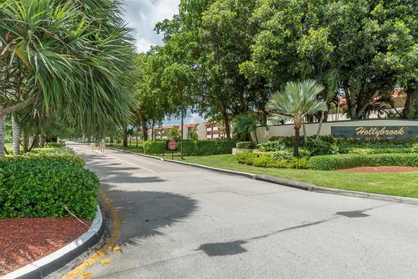 Hollybrook Golf & Tennis Club, 9611 N Hollybrook Lake Dr #101, Pembroke Pines, Florida 33025, image 1