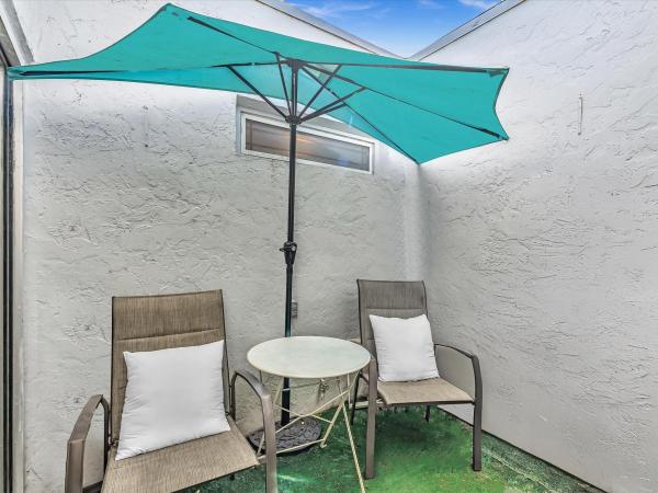 Hollywood Gardens, 2551 N 40th Ave, Hollywood, Florida 33021, image 1