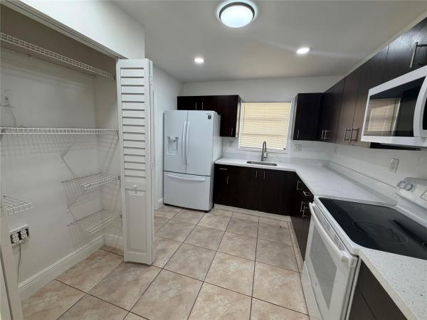 Town Of Modelo, 230 NW 8th Ave, Dania Beach, Florida 33004, image 1