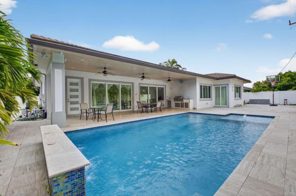 Boca Raton Riviera, 711 NE 6th St, Boca Raton, Florida 33432, image 1