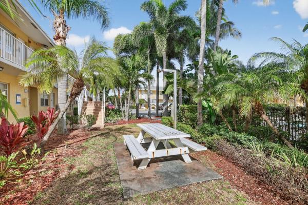 Azul At Kimberly Lake, 4051 NE 13th Ave #77-3, Oakland Park, Florida 33334, image 1