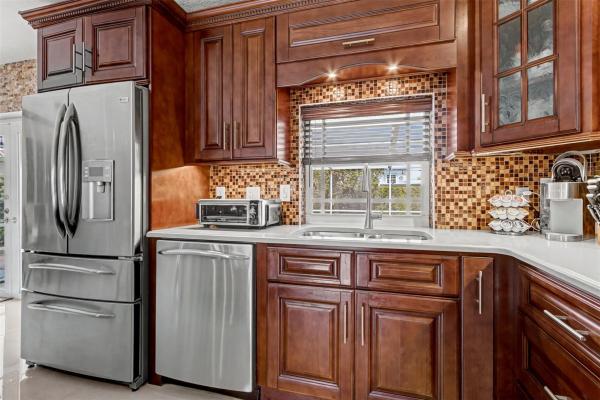 Gulfstream Estates, 1017 NE 4th St, Hallandale Beach, Florida 33009, image 1