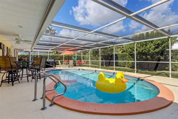 Gulfstream Estates, 1017 NE 4th St, Hallandale Beach, Florida 33009, image 2