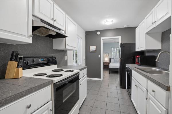 Lake Ridge, 1123-1125A NE 14th Ave #1-3, Fort Lauderdale, Florida 33304, image 1